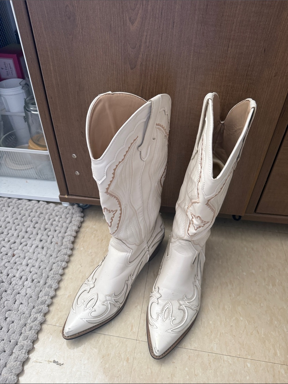 Women's White Pointed-Toe Western Boots